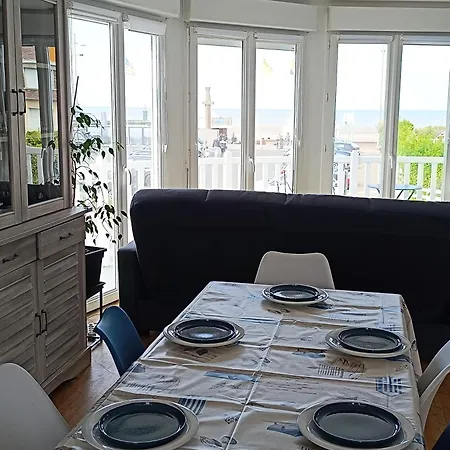 Grand Bleu De Courseulles-sur-Mer